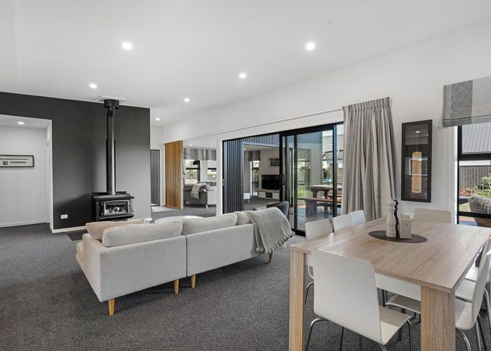  at 2 Mavis Close, Lincoln, Lincoln