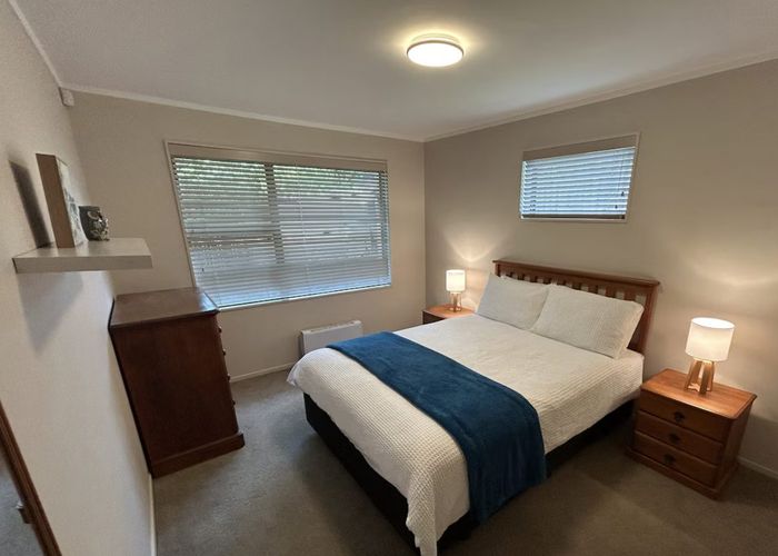  at 25 Galloway Crescent, Farm Cove, Manukau City, Auckland