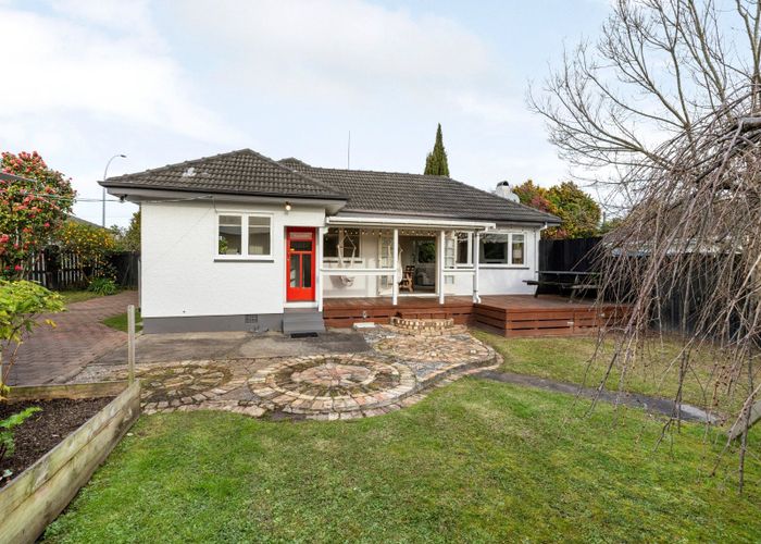  at 26 Forest Lake Road, Forest Lake, Hamilton