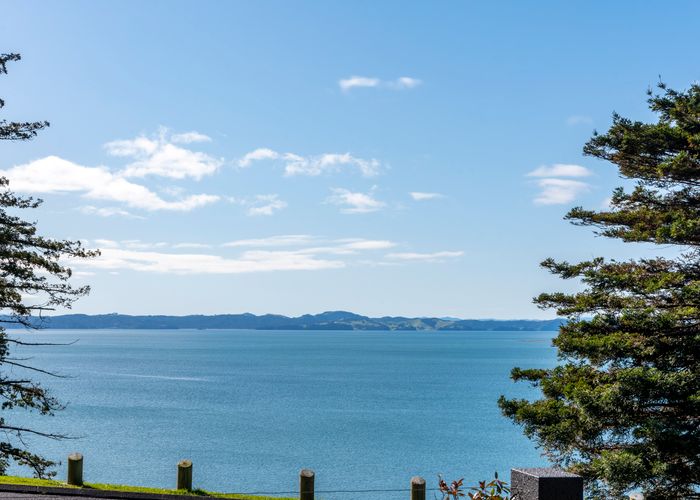  at 79 Marine Parade, Mellons Bay, Auckland