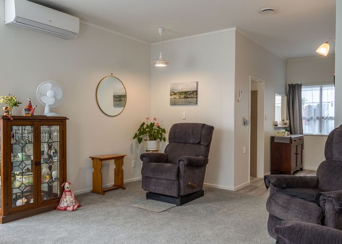  at 2/77 Goulstone Road, Whakatane