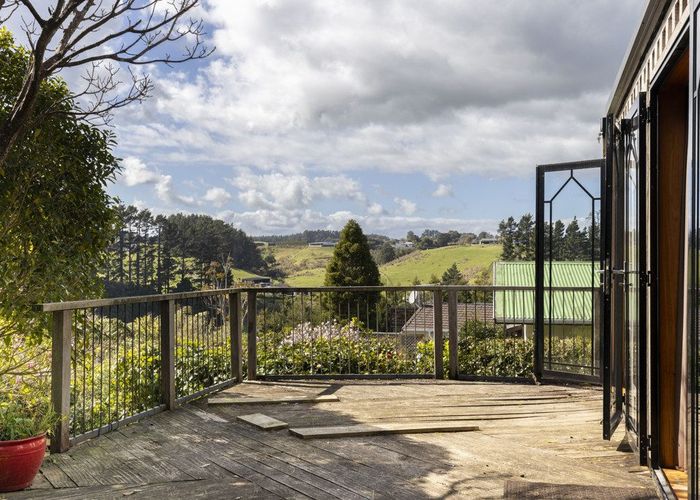  at 9 Lindaver Grove, Merrilands, New Plymouth, Taranaki