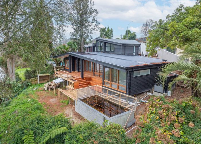  at 1027 River Road, Queenwood, Hamilton