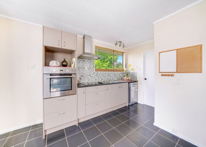  at 2/12 Greenhaven Avenue, Opaheke, Papakura