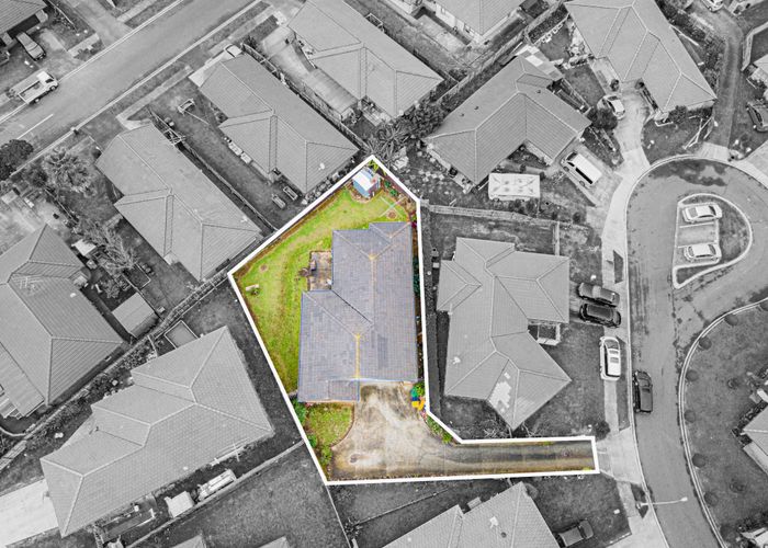  at 8 Orrell Place, Mangere, Auckland