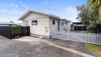  at 2/3 Silverstone Place, Henderson, Auckland