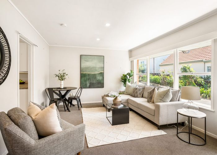  at 4/70 Nile Road, Milford, Auckland