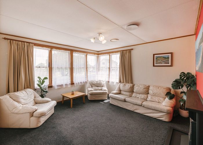  at 24 Thames Street, Roslyn, Palmerston North