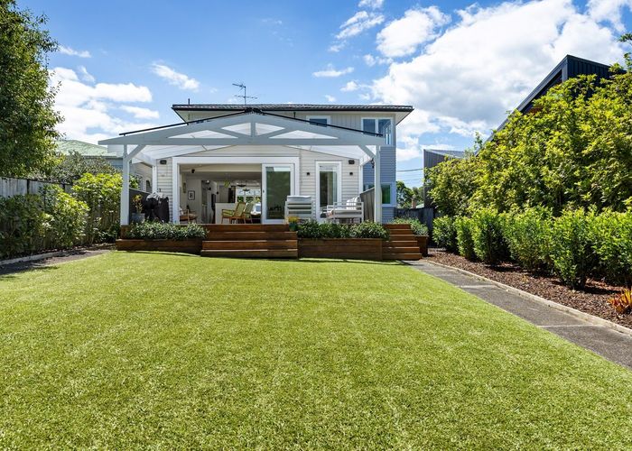  at 5 Manor Place, Point Chevalier, Auckland
