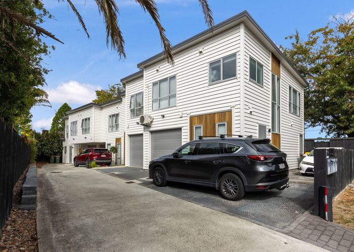  at 1B Kororo Street, Northcote, North Shore City, Auckland