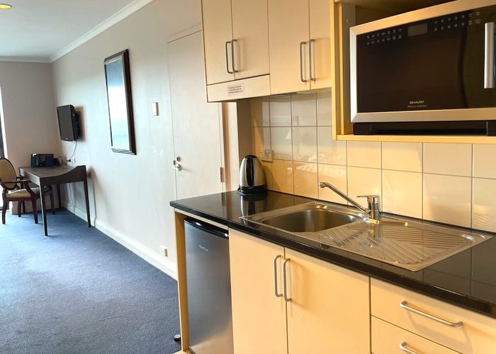  at 17 Byron Avenue, Northcote, North Shore City, Auckland