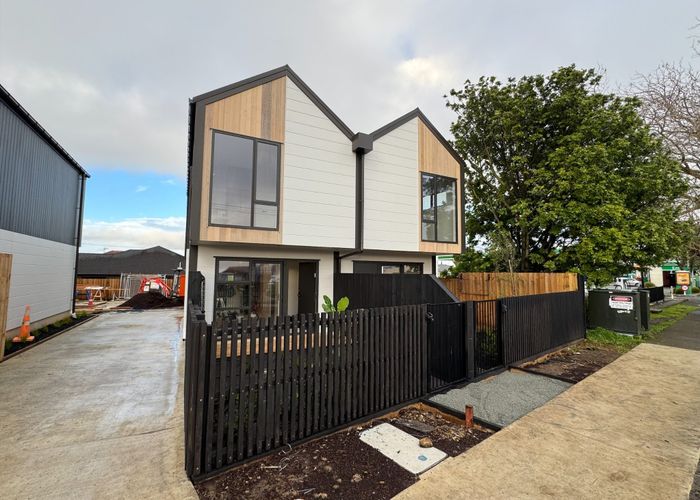  at 17 Norcross Avenue, Henderson, Waitakere City, Auckland