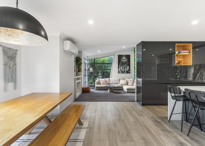  at 18 Admirals Court Drive, Greenhithe, Auckland