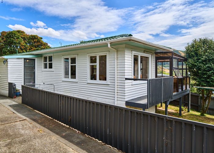  at 3 Roberts Street, Tawa, Wellington