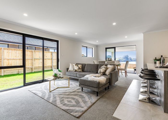  at 6 Omahuru Road, Glenbrook