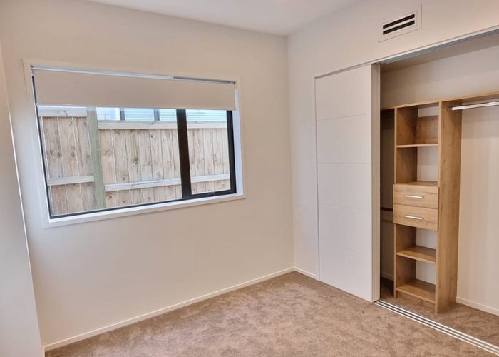  at Granny Flat/3  Ascent Street, Flat Bush, Manukau City, Auckland