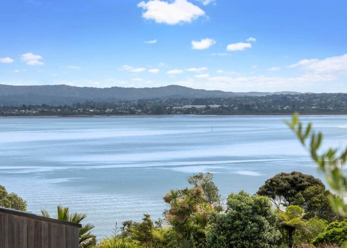 at 2/13 Valhalla Drive, Beach Haven, Auckland