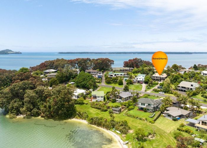  at 10 Moana Drive, Tanners Point, Tahawai