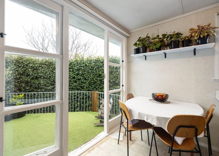 at 21 Pollen Crescent, Melville, Hamilton