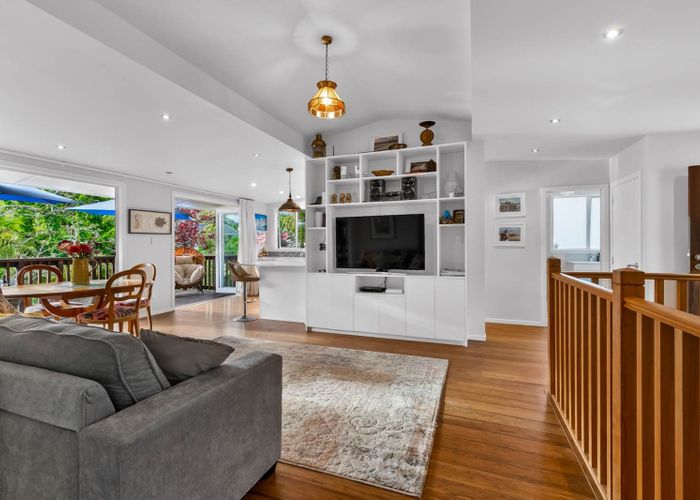  at 860  Beach Road, Waiake, North Shore City, Auckland