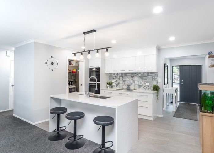  at 43 Forest Road, Pinehaven, Upper Hutt, Wellington