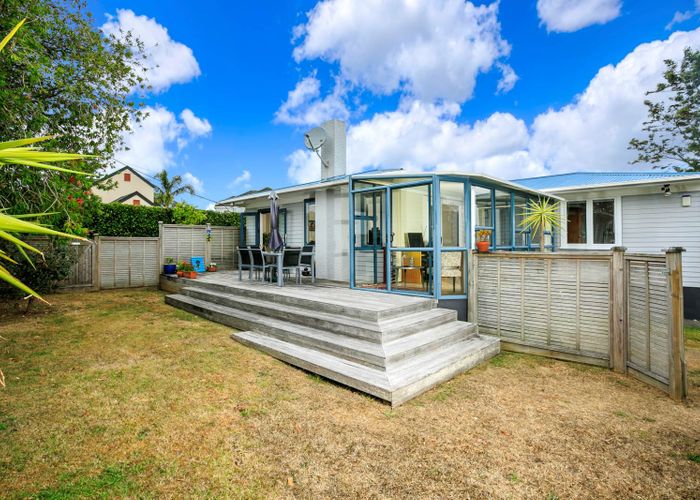 at 4 Trinidad Road, Sunnynook, Auckland