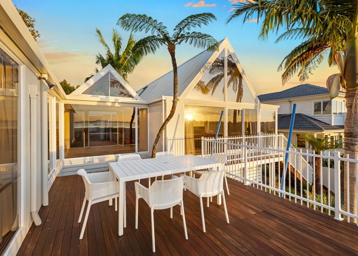  at 25 Oakpark Place, West Harbour, Waitakere City, Auckland