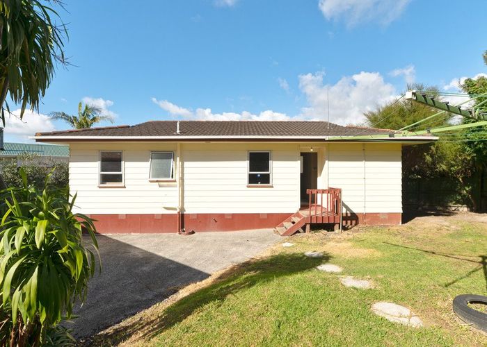  at 5 Edgware Road, West Harbour, Waitakere City, Auckland