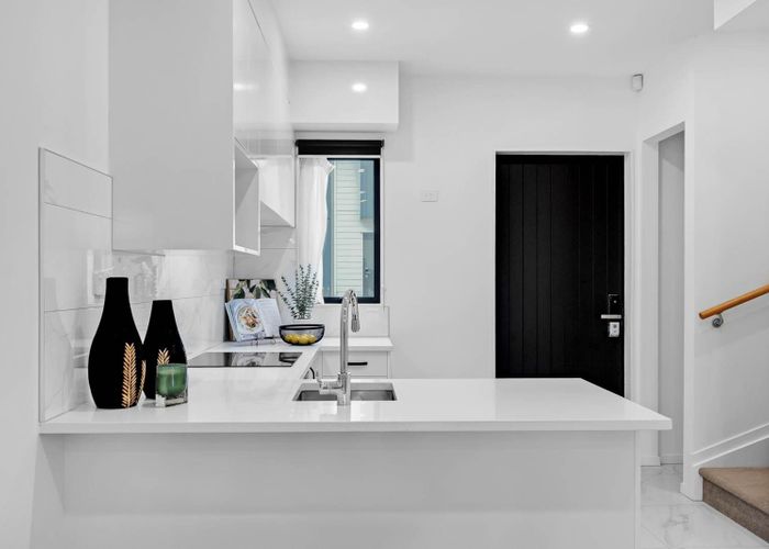  at 2/112 Moore Street, Howick, Manukau City, Auckland