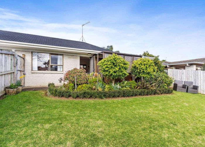  at 2/77 Stanniland Street, Sunnyhills, Auckland