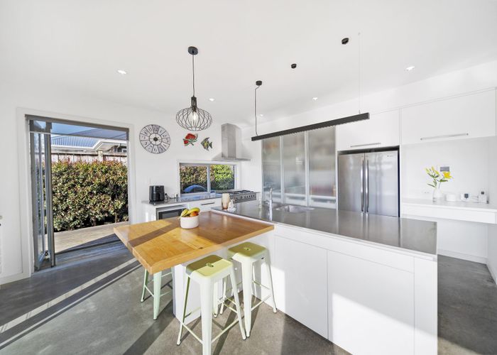  at 6 Giarni Place, Karaka, Papakura