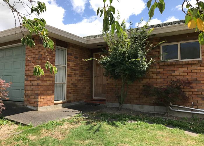  at 17A Tirimoana Road, Te Atatu South, Waitakere City, Auckland