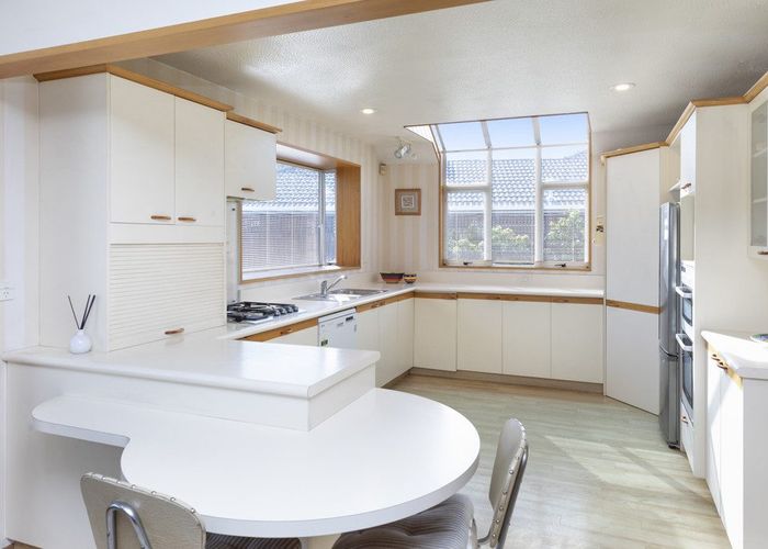  at 18 Huntingdon Place, Avonhead, Christchurch City, Canterbury