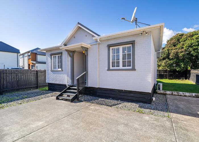  at 124 RANDWICK RD, MOERA, LOWER HUTT