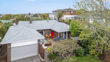  at 9 Tanoa Place, Glendene, Auckland