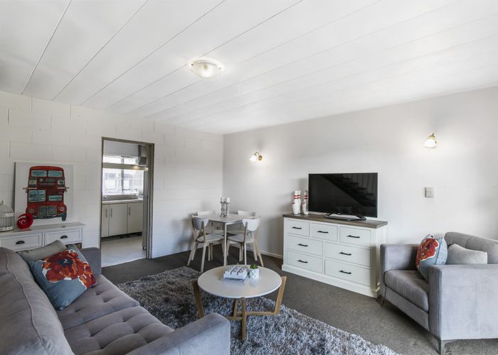  at 2/62 Great South Road, Papatoetoe, Auckland