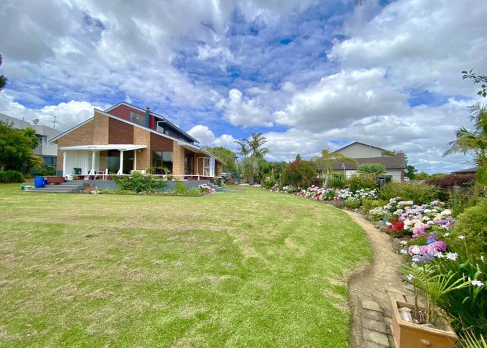  at 74 Redoubt Road, Goodwood Heights, Manukau City, Auckland