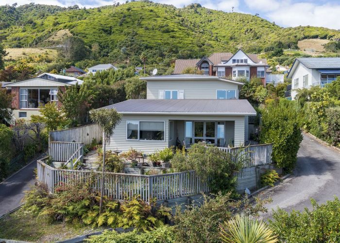 For sale 103 Winara Avenue, Waikanae homes.co.nz