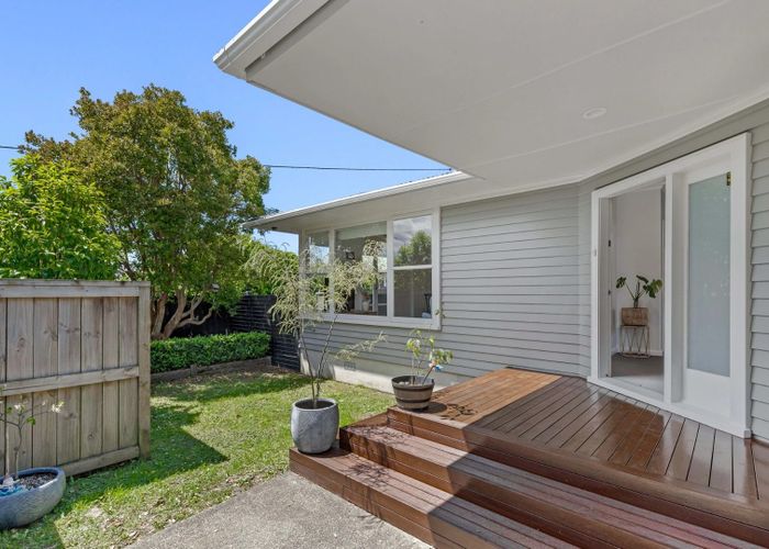  at 27 Norcross Avenue, Henderson, Waitakere City, Auckland