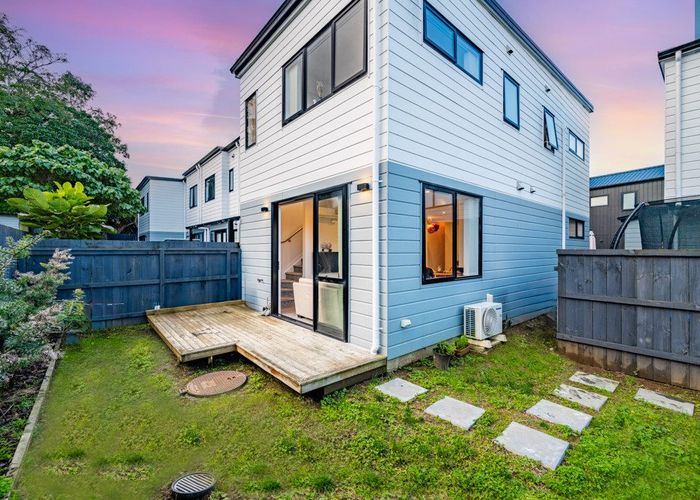  at 5E Beach Road, Te Atatu Peninsula, Waitakere City, Auckland