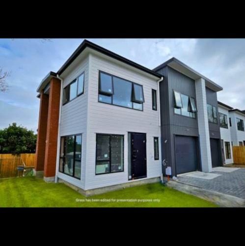  at 43C Mirrabooka Avenue, Botany Downs, Auckland