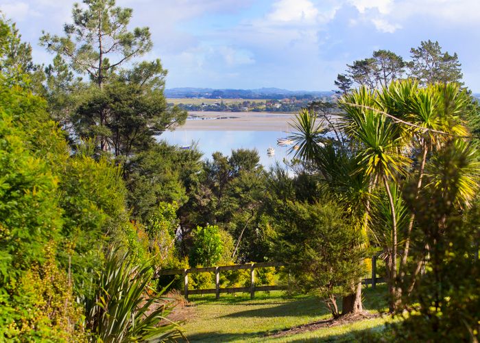  at 11 The Knoll, Greenhithe, Auckland