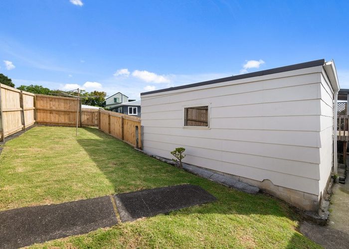  at 1/52 Nelson Street, Howick, Manukau City, Auckland