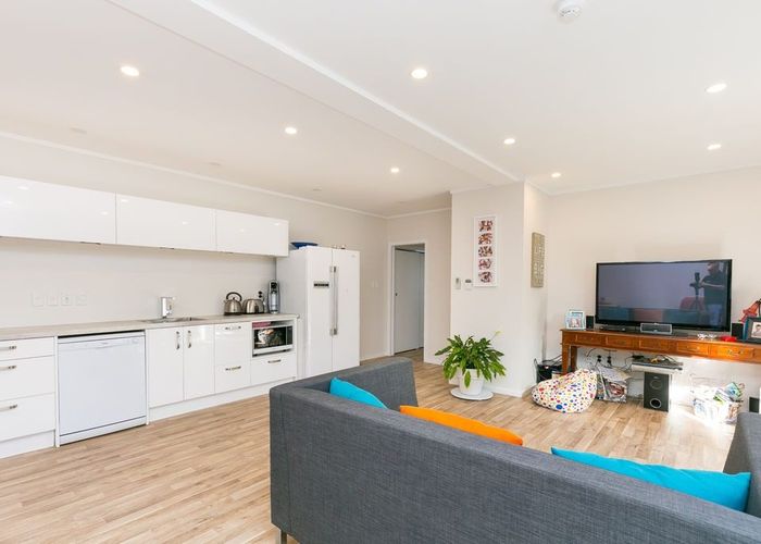  at 32 Glanmire Road, Newlands, Wellington