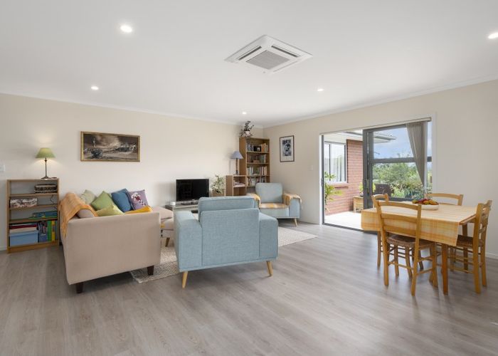  at 8 Briannarose Drive, Fitzroy, Hamilton