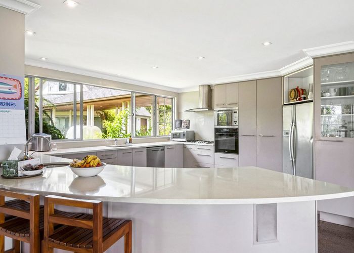  at 5 Chatham Avenue, Paremoremo, Auckland