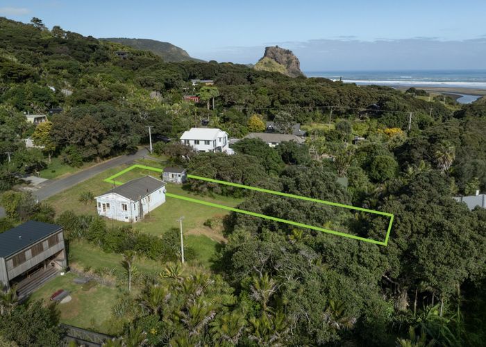  at 116 Garden Road, Piha, Waitakere City, Auckland