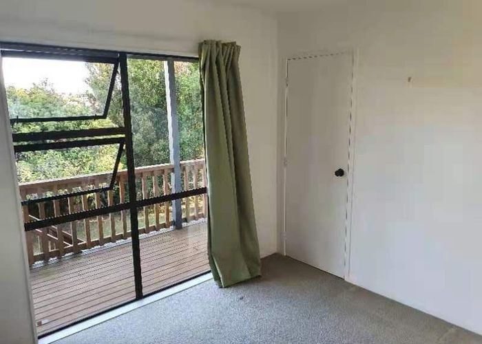  at 6 Tableau Place, Totara Vale, Auckland