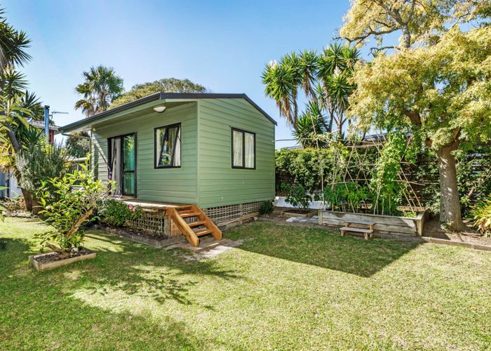  at 2/1062 Beach Road, Torbay, Auckland
