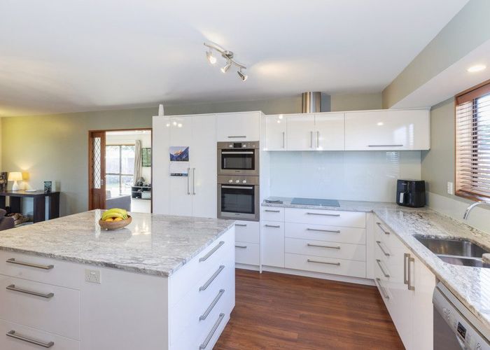 at 8 Orlando Crescent, Waimairi Beach, Christchurch City, Canterbury